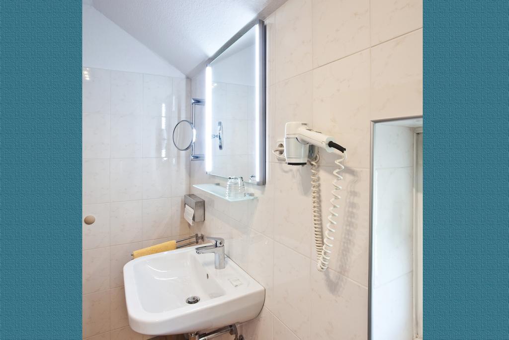 Hotel Zur Kastanie à Mülheim an der Ruhr Chambre photo